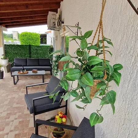 Gabriella House * Policnik